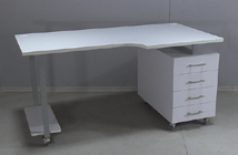 Белый компьютерный стол угловой на роликах МДУ64.4.150